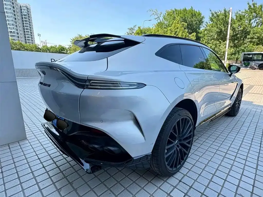 Aston Martin DBX — фото 6