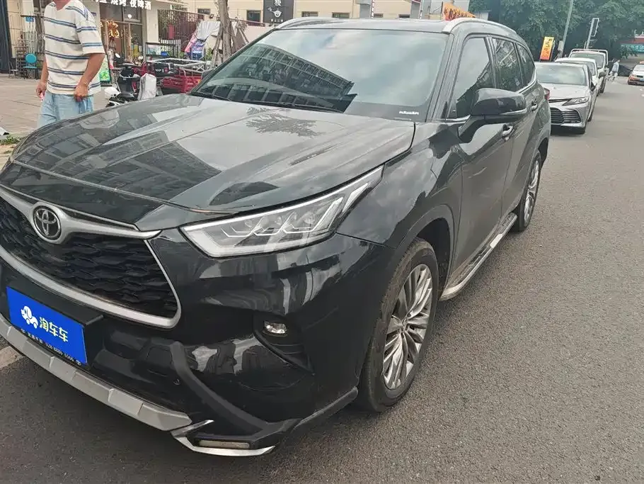 Toyota Highlander — фото 1
