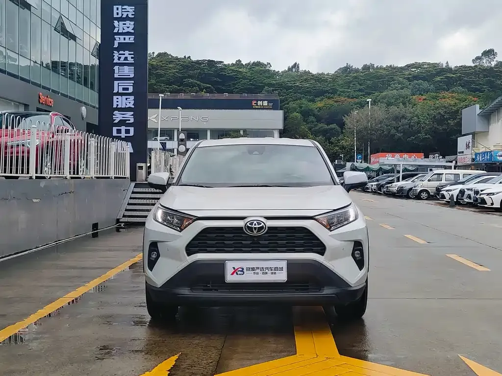 Toyota RAV4 — фото 8