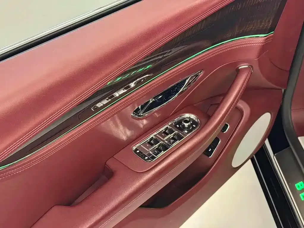 Bentley Flying Spur — фото 7