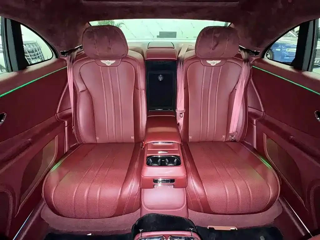 Bentley Flying Spur — фото 6