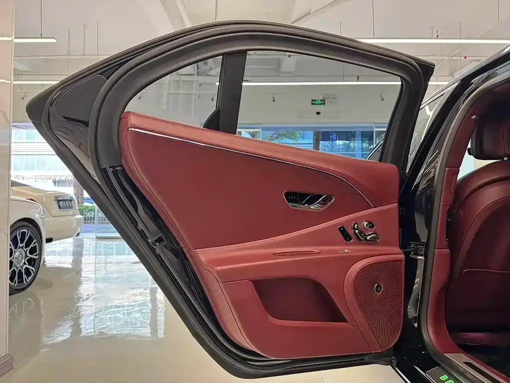 Bentley Flying Spur — фото 8