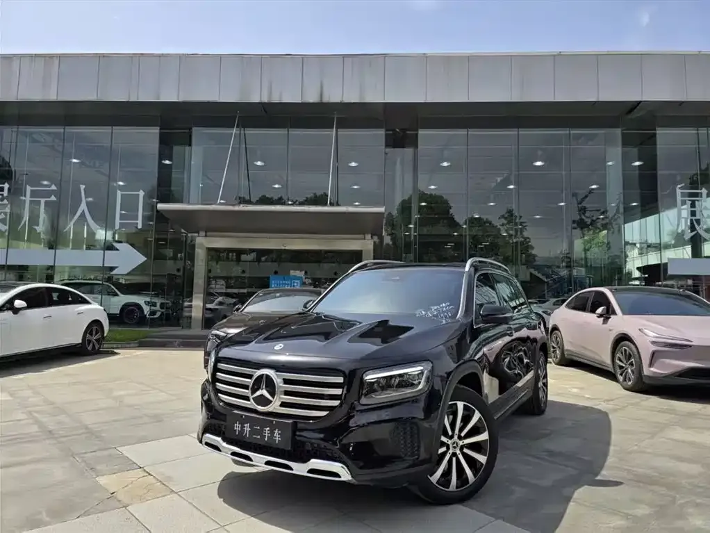 Mercedes-Benz GLB — фото 1