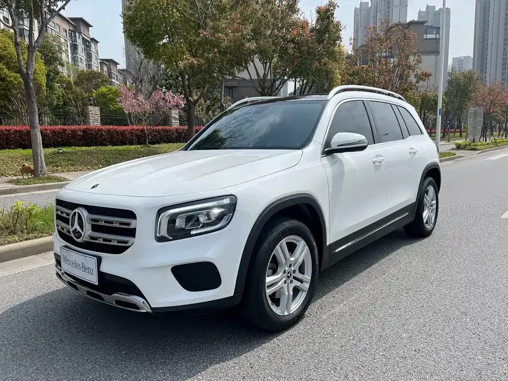 Mercedes-Benz GLB — фото 1