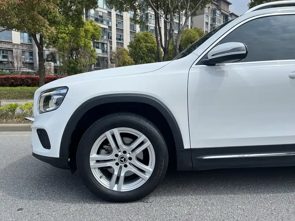 Mercedes-Benz GLB — фото 5