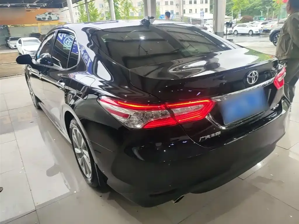 Toyota Camry — фото 6