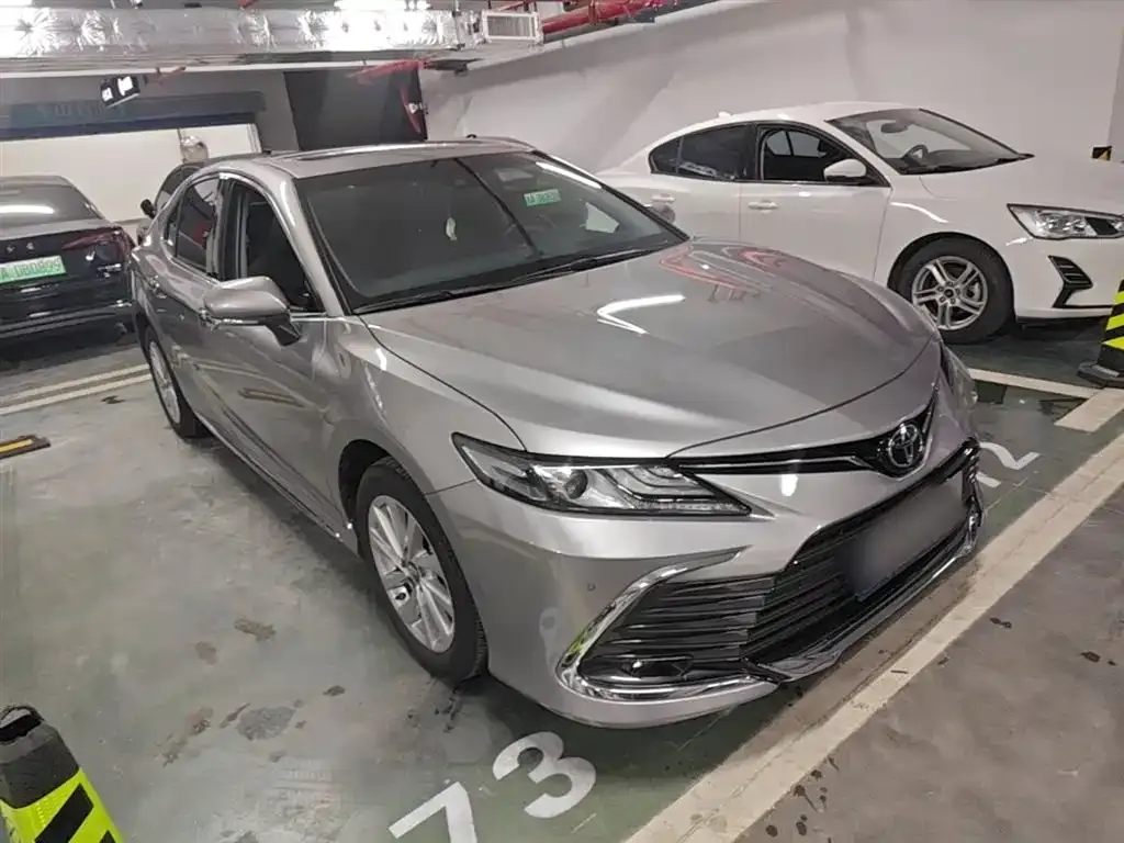 Toyota Camry — фото 4