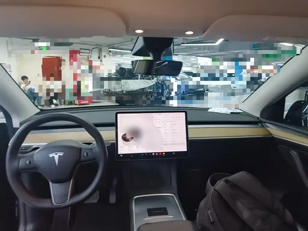 Tesla Model Y — фото 4