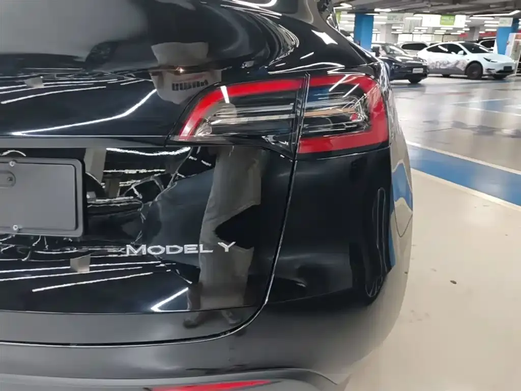 Tesla Model Y — фото 9