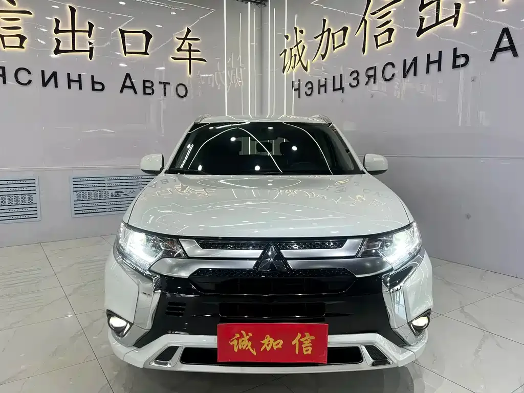 Mitsubishi Outlander 2022 из CN, фото 2