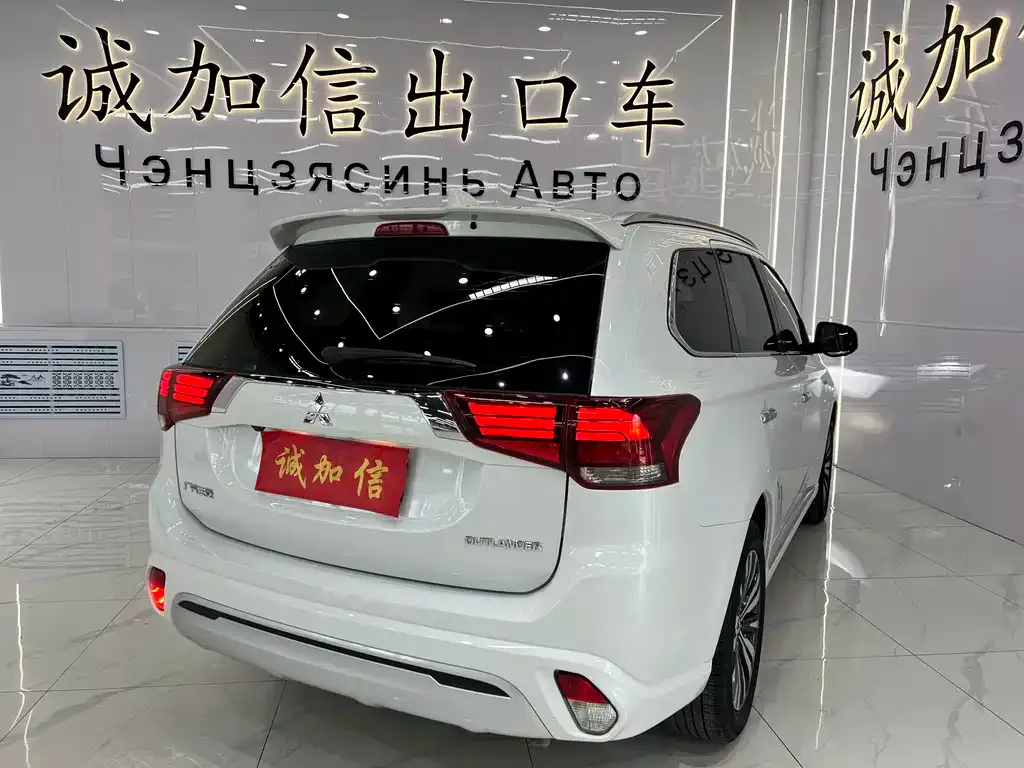 Mitsubishi Outlander 2022 из CN, фото 8