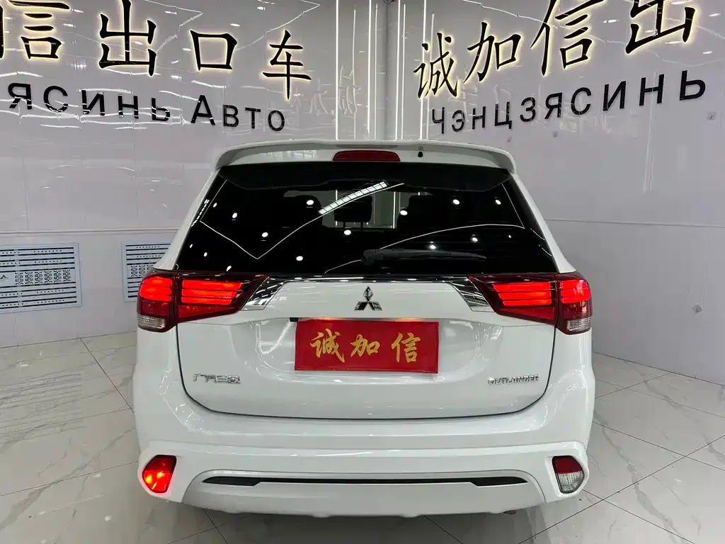 Mitsubishi Outlander 2022 из CN, фото 3