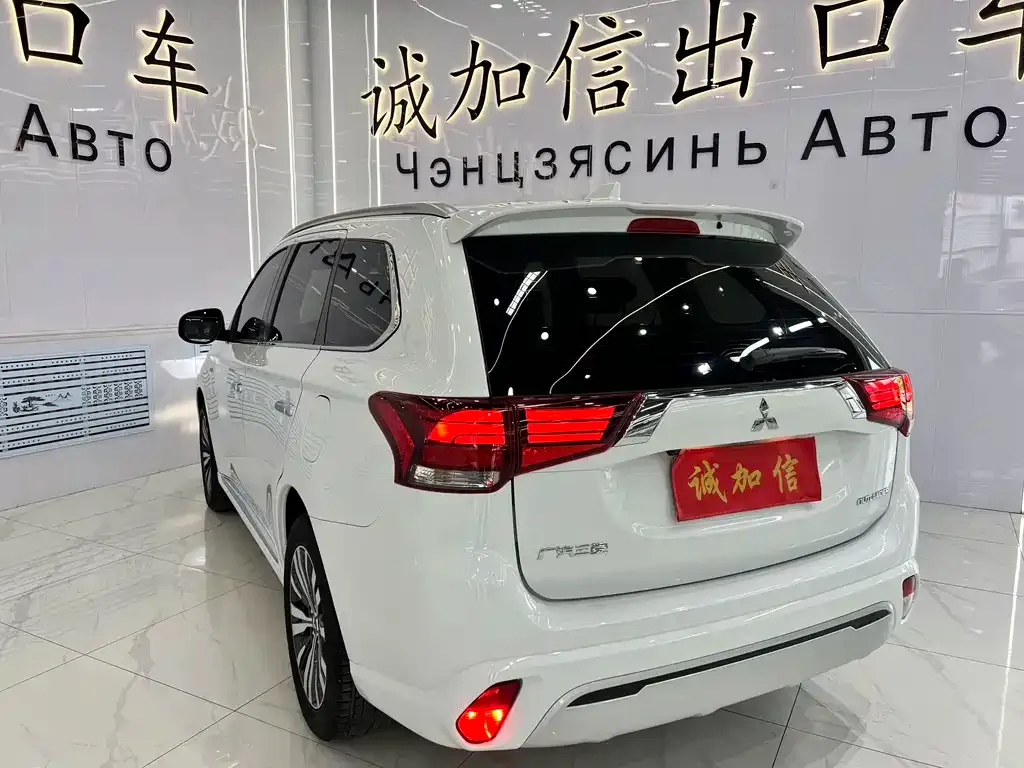 Mitsubishi Outlander 2022 из CN, фото 7