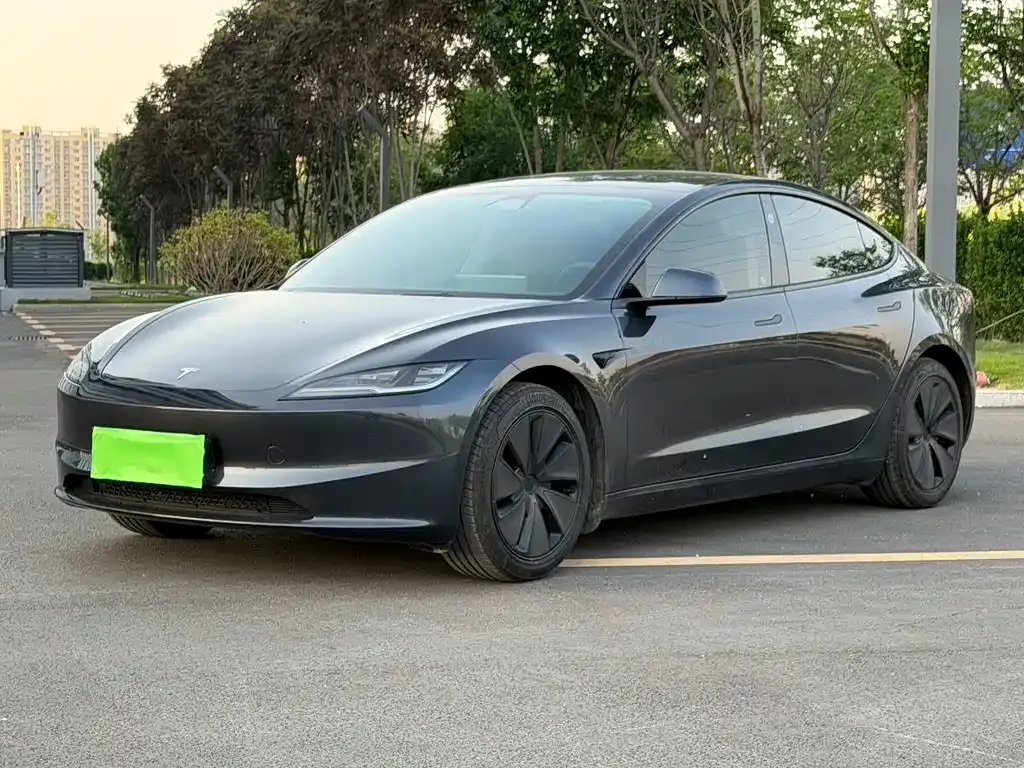 Tesla Model 3 — фото 1
