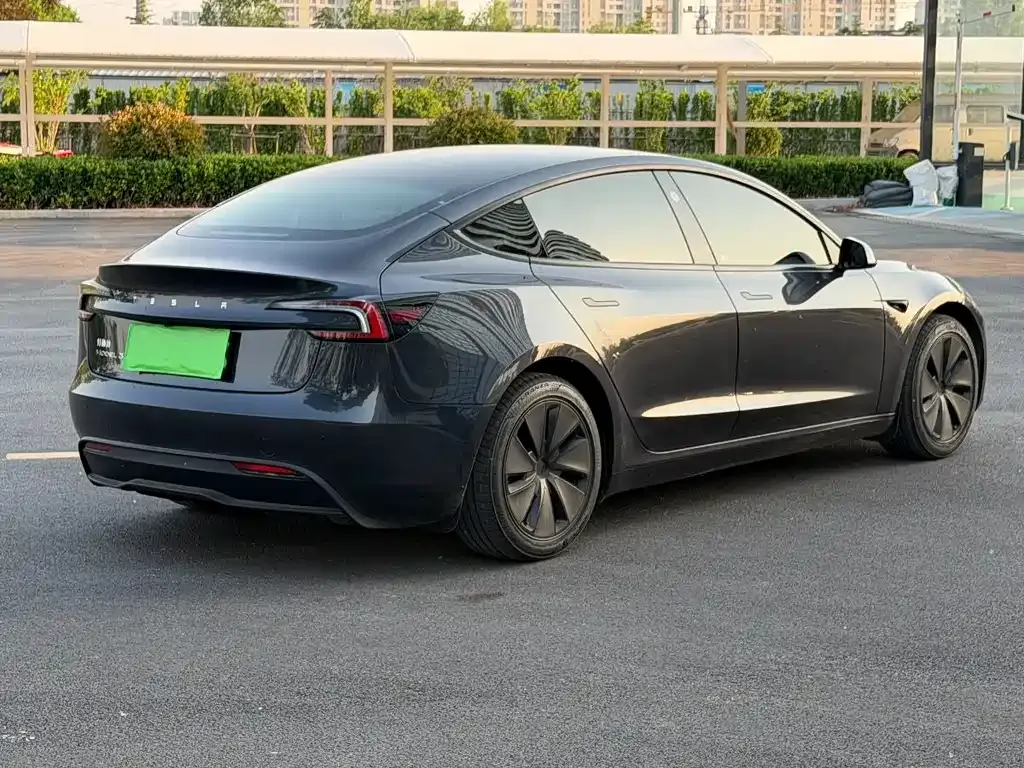 Tesla Model 3 — фото 8