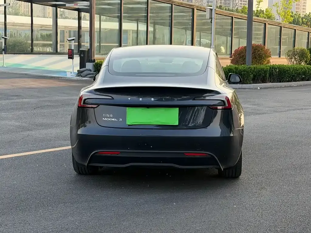 Tesla Model 3 — фото 7