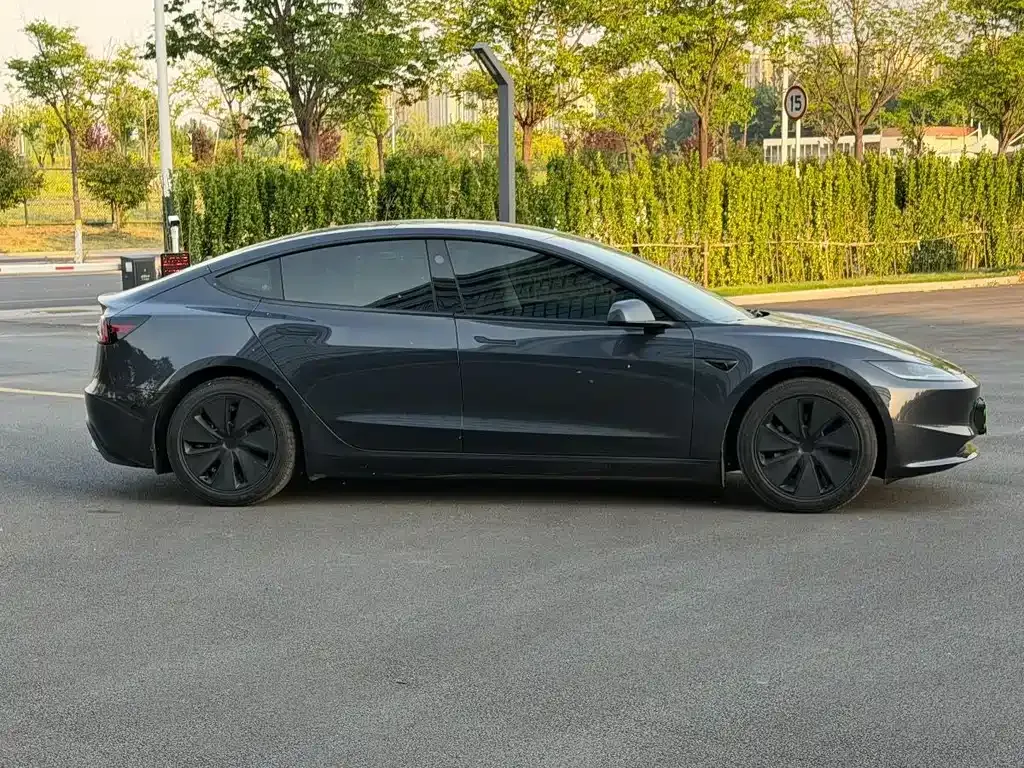 Tesla Model 3 — фото 4
