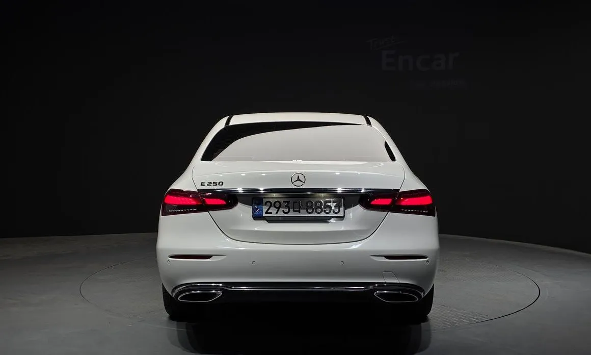 Mercedes-Benz E-Class — фото 4