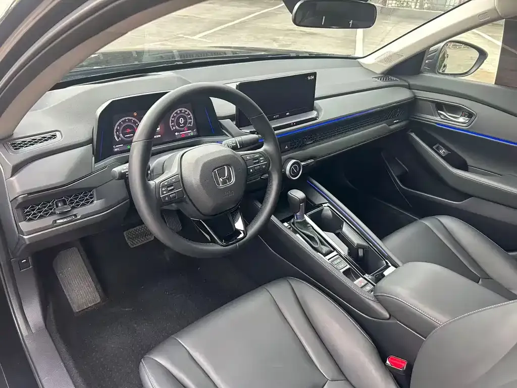 Honda Accord — фото 8