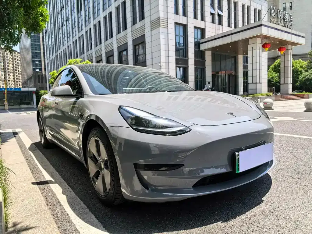 Tesla Model 3 — фото 8