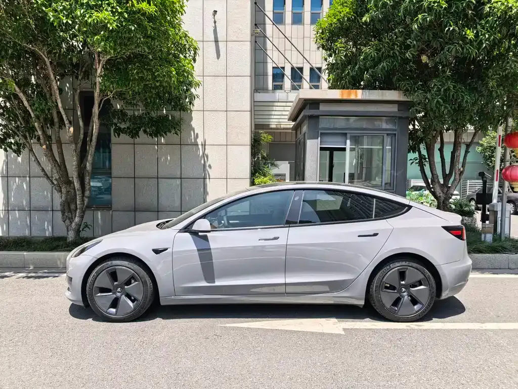 Tesla Model 3 — фото 5