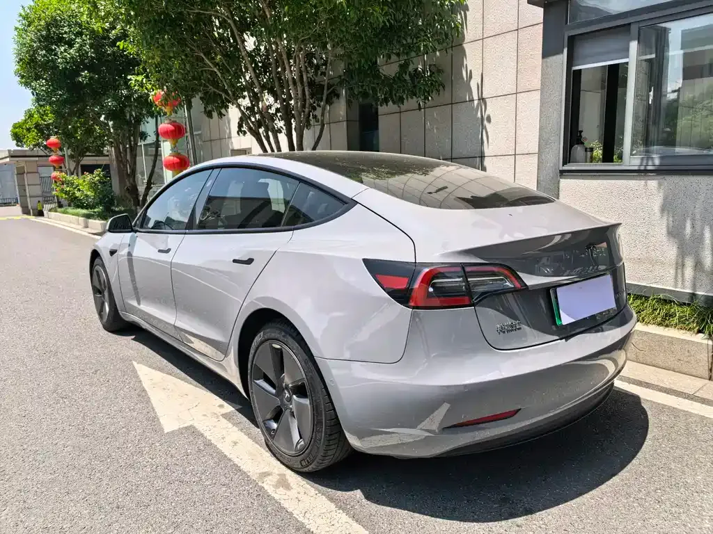 Tesla Model 3 — фото 10