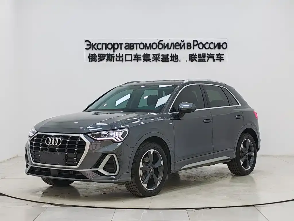 Audi Q3 — фото 1