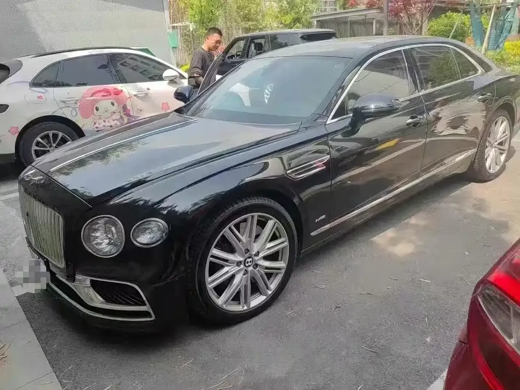 Bentley Flying Spur — фото 1