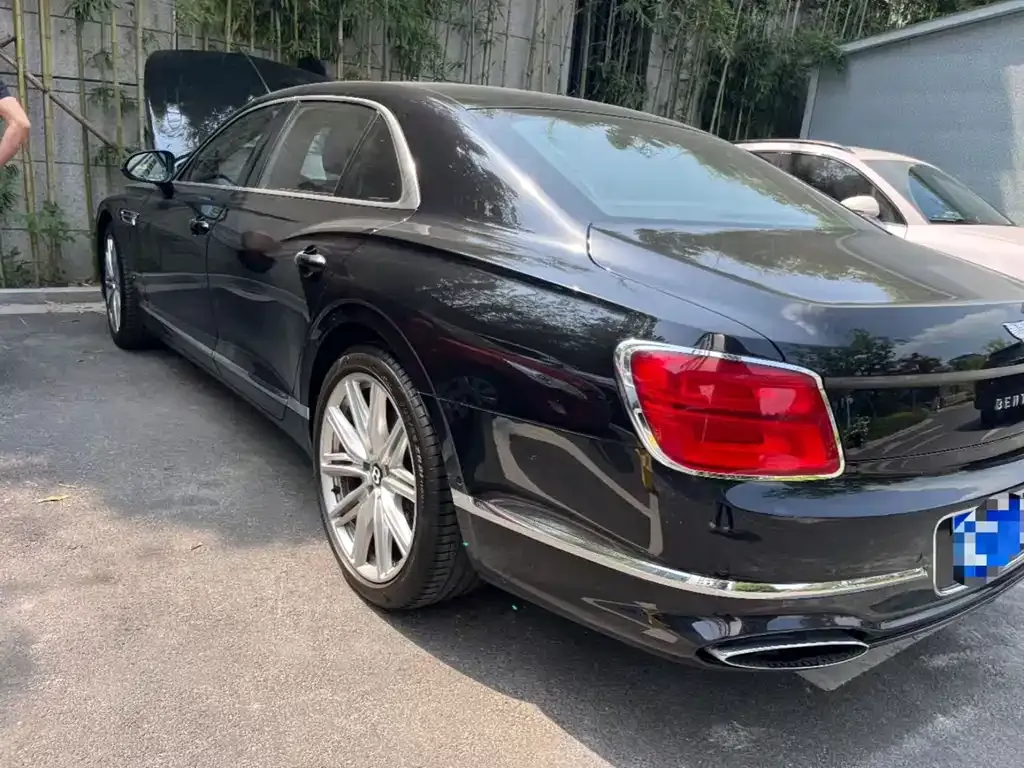 Bentley Flying Spur — фото 5