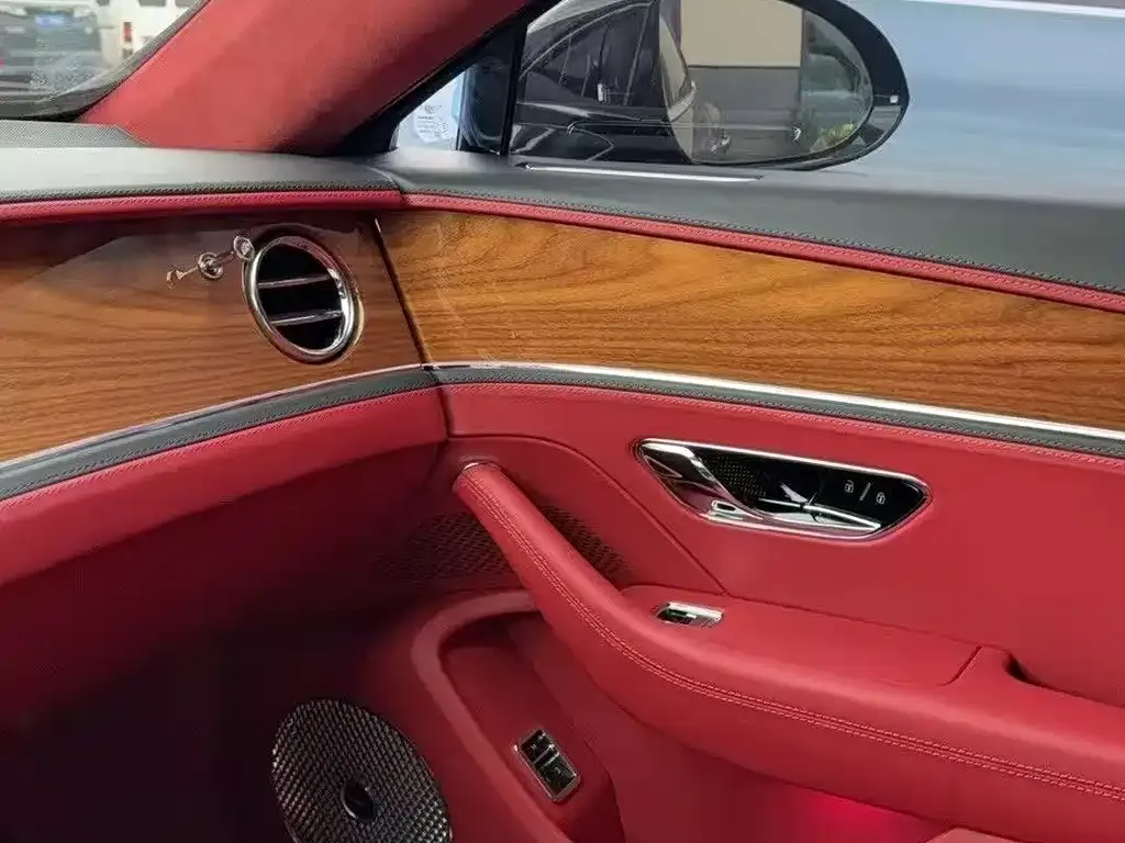 Bentley Flying Spur — фото 9