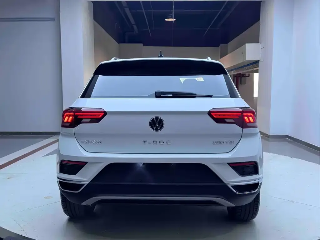 Volkswagen T-Roc — фото 10
