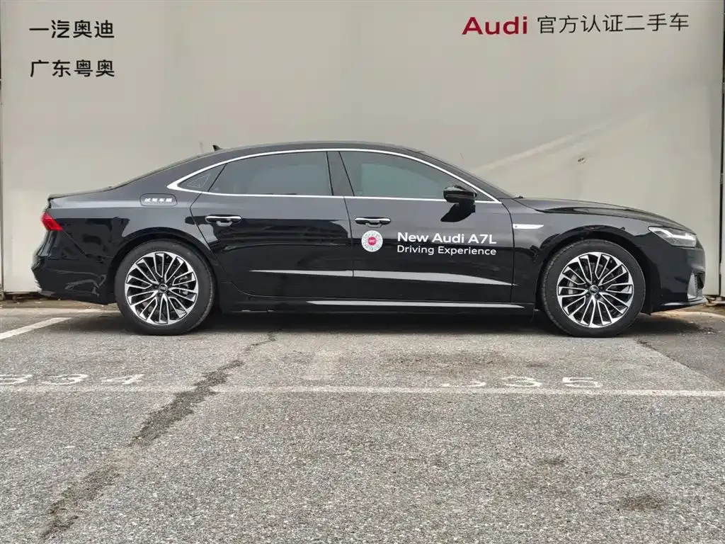 Audi A7L — фото 10