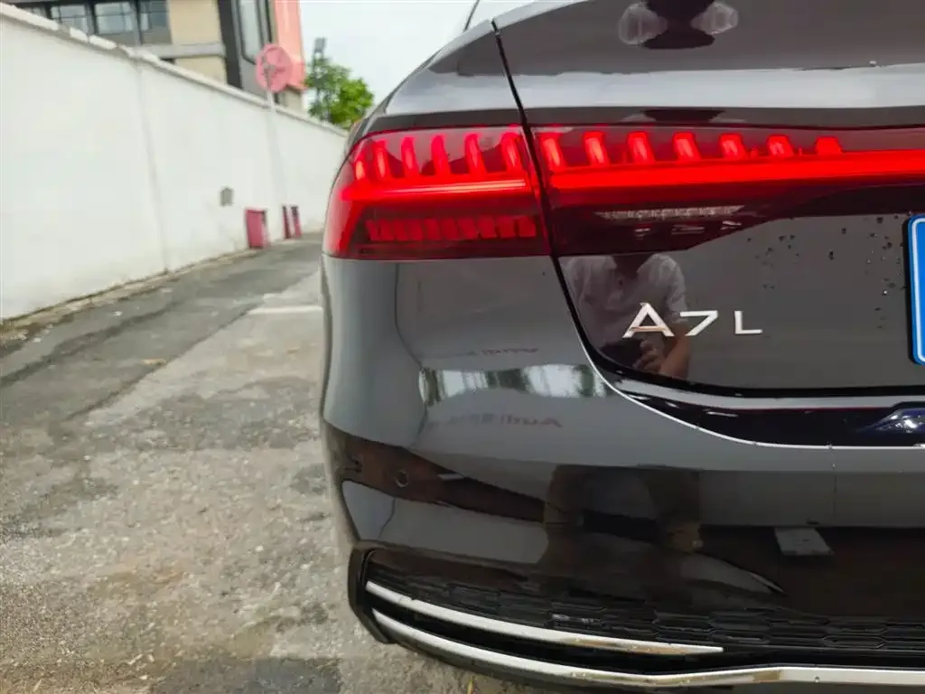 Audi A7L — фото 8