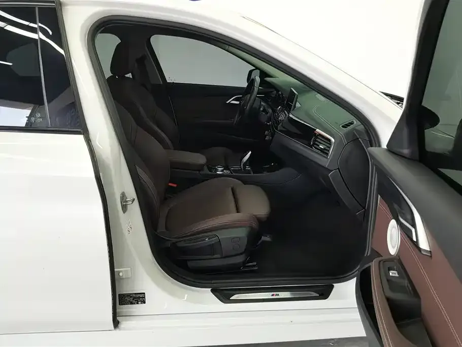 BMW 1 Series 2021 из CN, фото 10