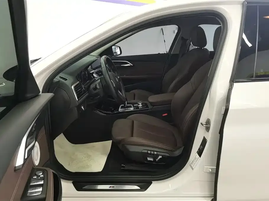 BMW 1 Series 2021 из CN, фото 9