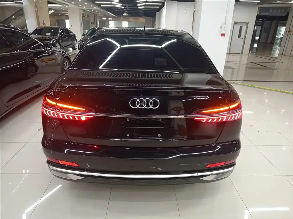 Audi A6L — фото 9