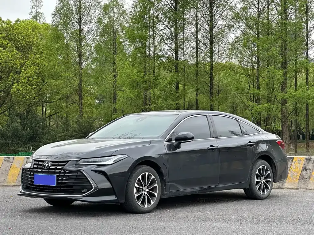 Toyota Avalon — фото 1