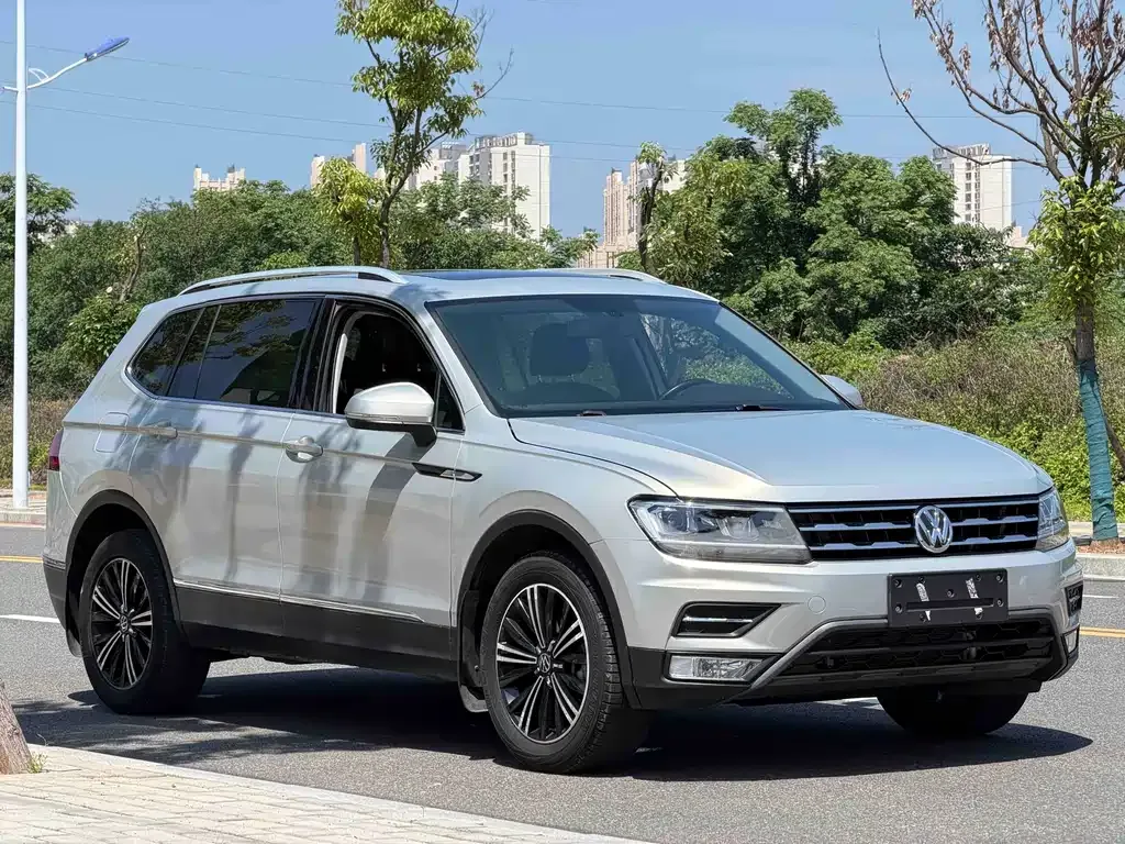 Volkswagen Tiguan L — фото 9