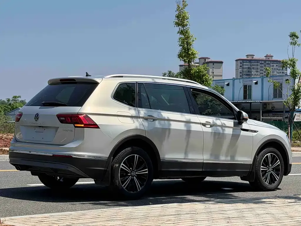 Volkswagen Tiguan L — фото 5