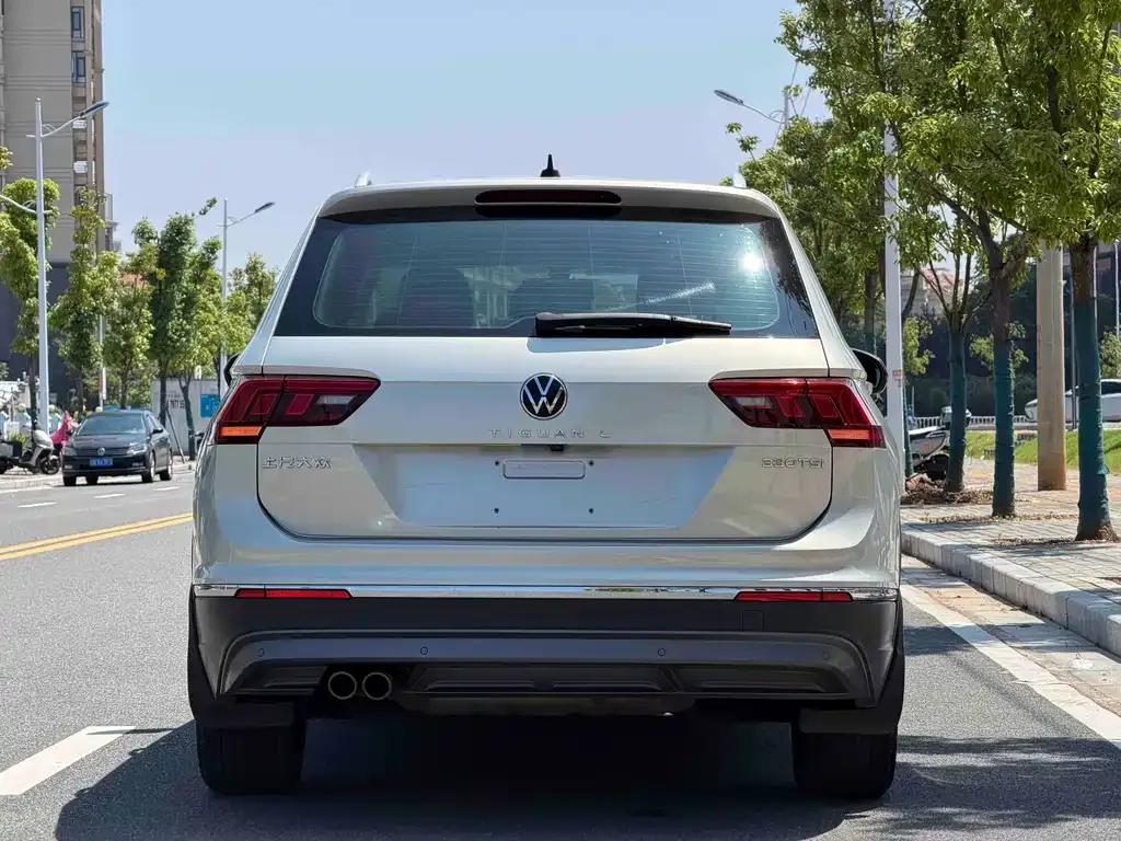 Volkswagen Tiguan L — фото 7
