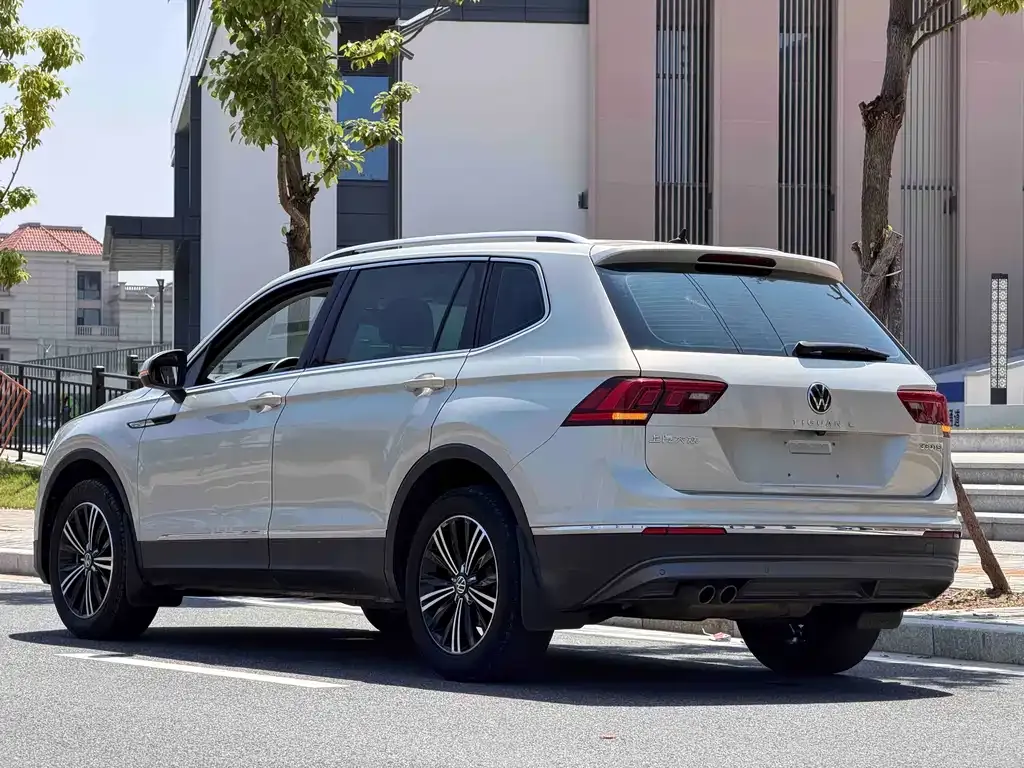 Volkswagen Tiguan L — фото 6