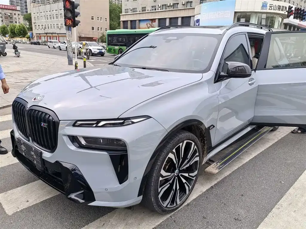 BMW X7 M60i