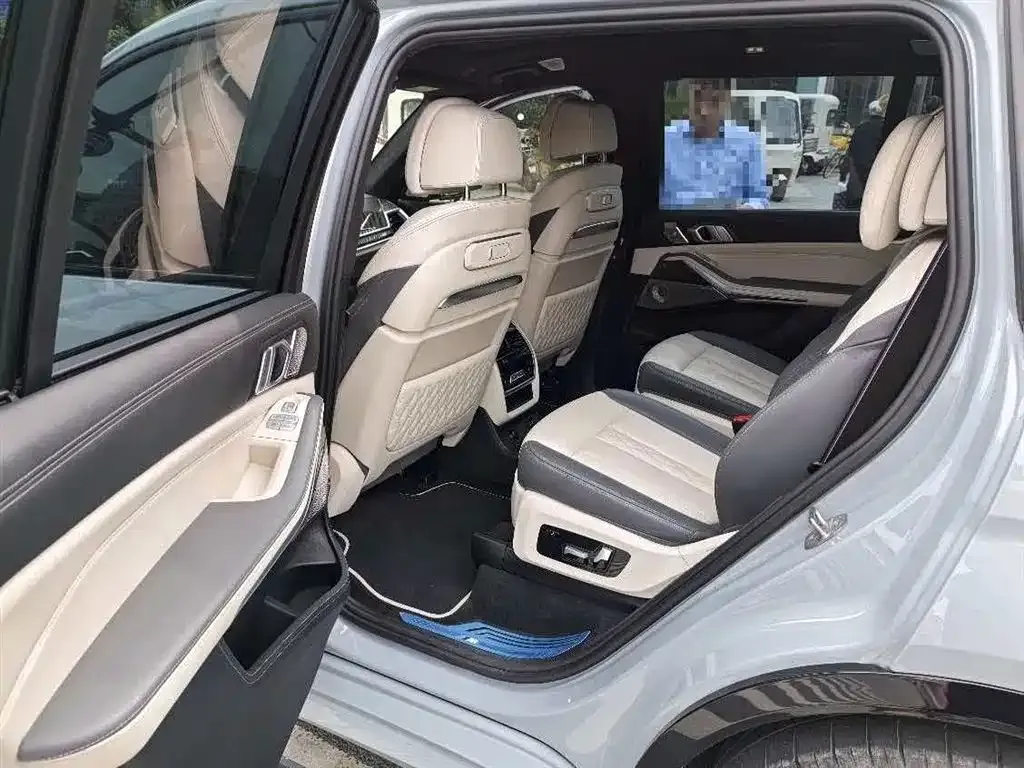 BMW X7 M60i 2023 из CN, фото 5