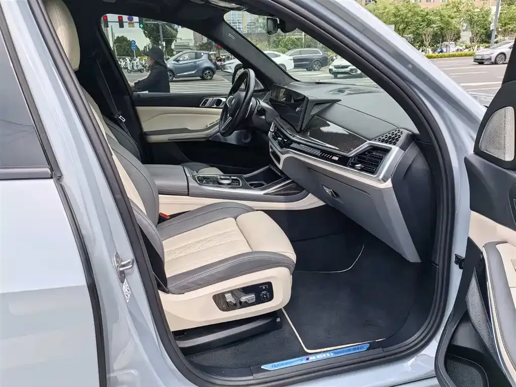 BMW X7 M60i 2023 из CN, фото 4