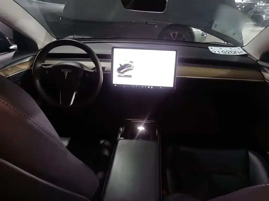 Tesla Model 3 — фото 4