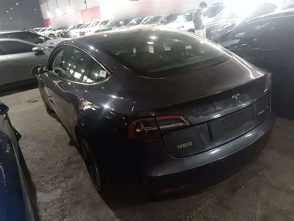 Tesla Model 3 — фото 9