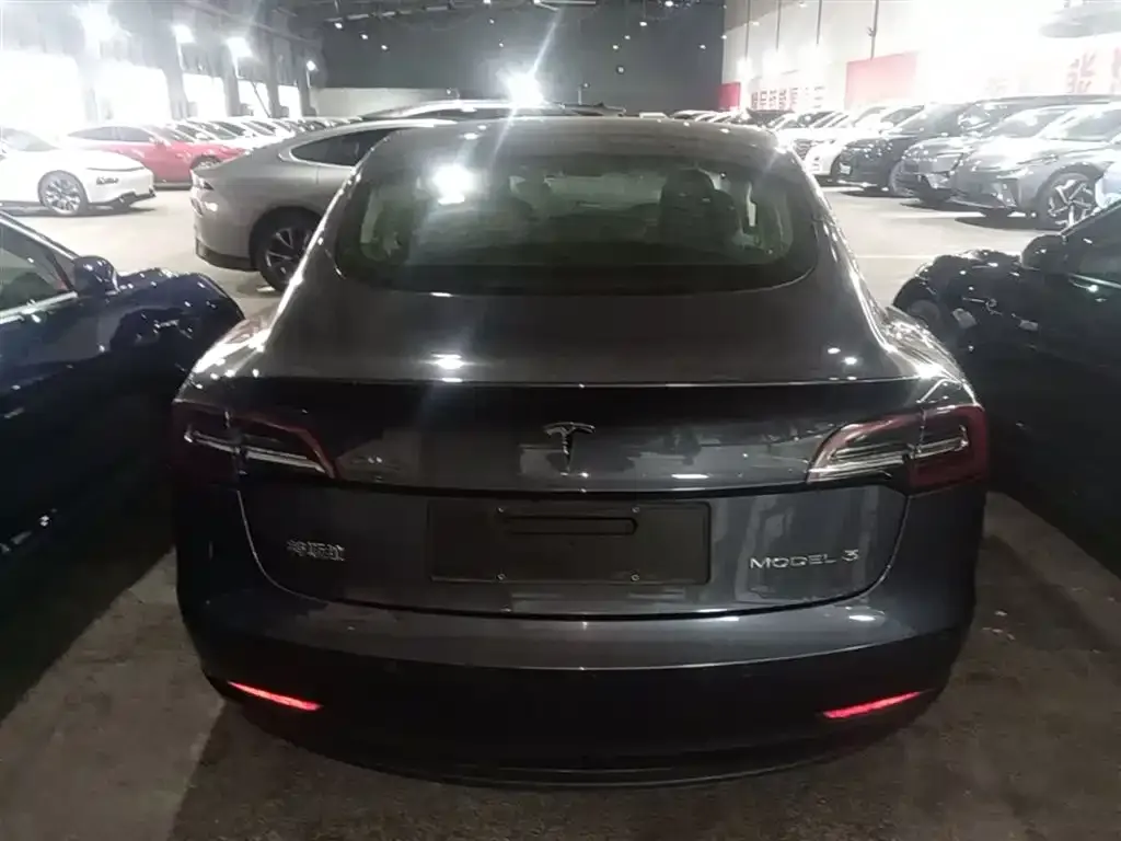 Tesla Model 3 — фото 7