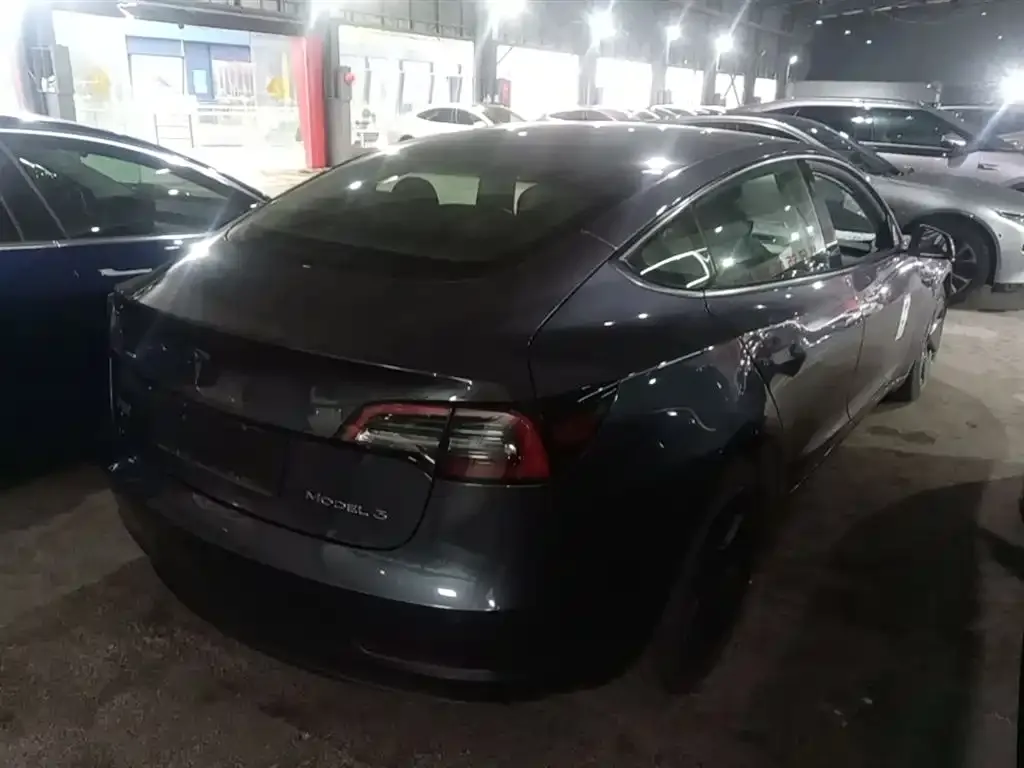 Tesla Model 3 — фото 6