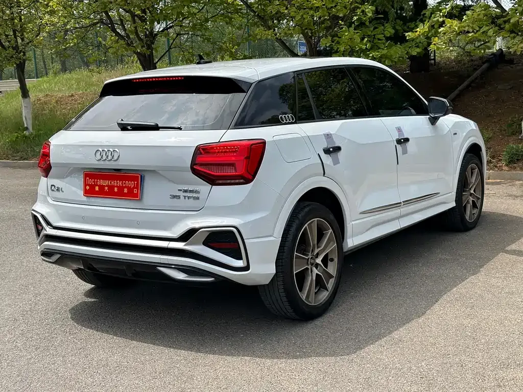 Audi Q2L — фото 6