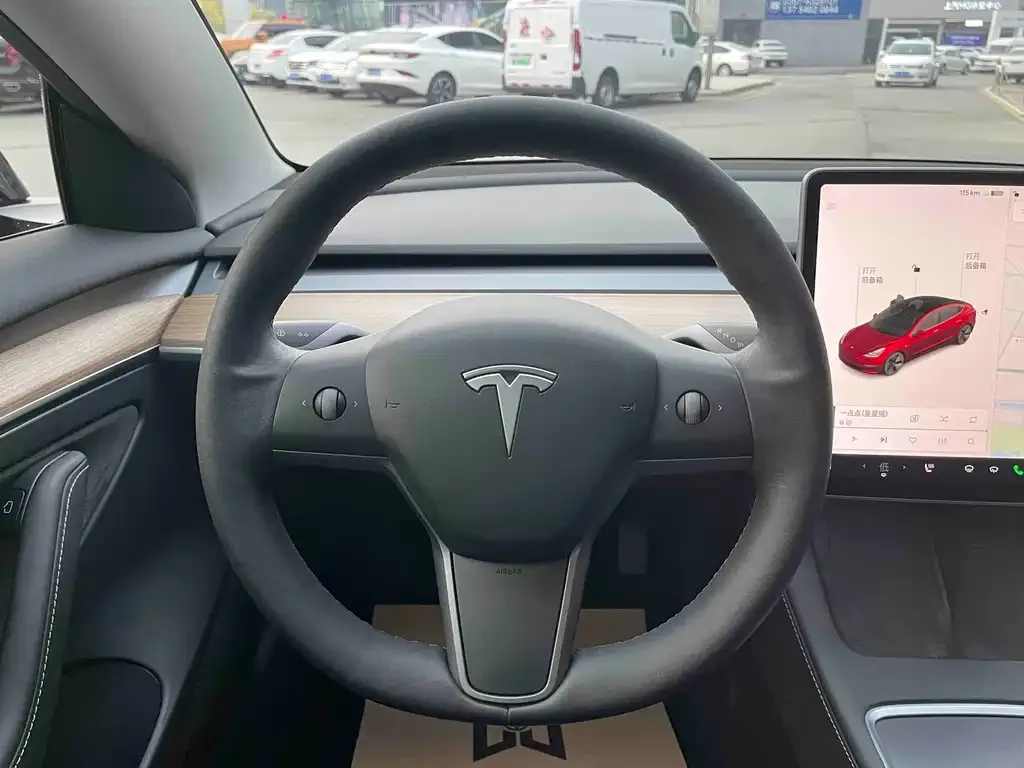 Tesla Model 3 — фото 2